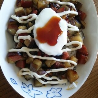 ナスとスパムのオイスターマヨ丼（温玉のせ）